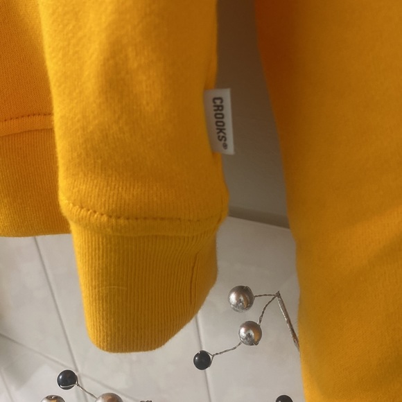 🌼🌼🌼CROOKS AND CASTLES GOLD YELLOW HOODIE SIZE SMALL BRAND NEW NEVER WORN - Picture 3 of 7